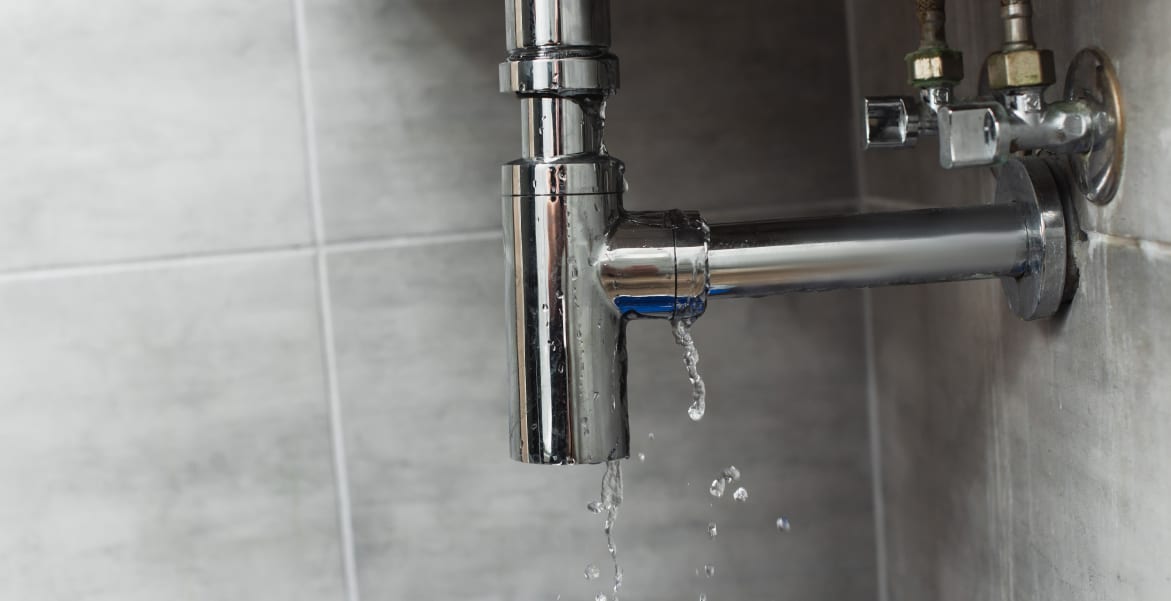 How much does a plumber charge to fix a broken pipe? Lonsdale